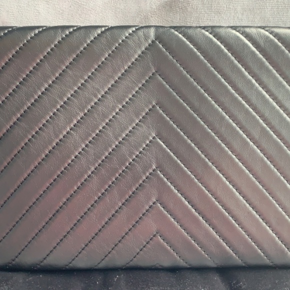 Chanel Chevon clutch - Picture 6 of 11
